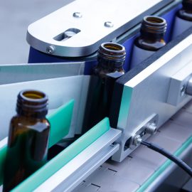 Dettagli dell'etichettatrice automatica dell'autoadesivo della bottiglia rotonda verticale